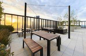 Luxury Spa Apartment in Manchester - Rooftop Swim