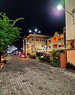 Piccadilly Suites and Luxury Apartment