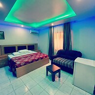 Piccadilly Suites and Luxury Apartment