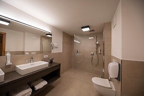 Lakeside-Luxury Apartments