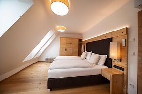 Lakeside-Luxury Apartments