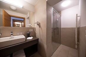 Lakeside-Luxury Apartments