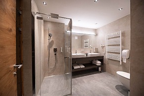 Lakeside-Luxury Apartments