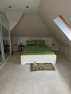 Cosy and Lovely 4-bed House in Stanmore