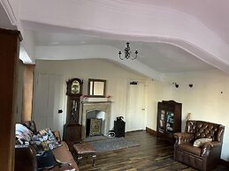 Captivating Tudor 2 Bedroom Apartment in Ipswich