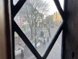 Captivating Tudor 2 Bedroom Apartment in Ipswich