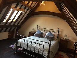 Captivating Tudor 2 Bedroom Apartment in Ipswich