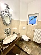 Baroq Central City Apartment