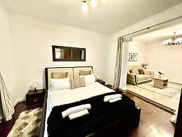 Baroq Central City Apartment