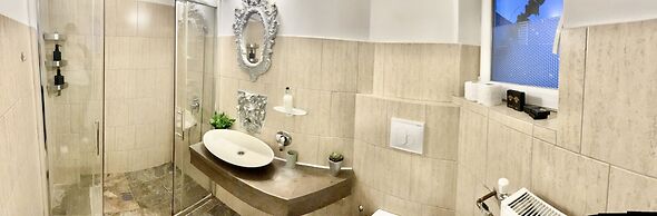 Baroq Central City Apartment