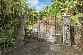 Zephyr Hill - 4 bedroom Villa with awe inspiring views 4 Villa by RedA