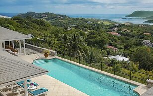 Zephyr Hill - 4 bedroom Villa with awe inspiring views 4 Villa by RedA