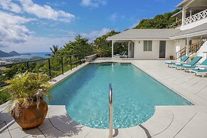 Zephyr Hill - 4 bedroom Villa with awe inspiring views 4 Villa by RedA