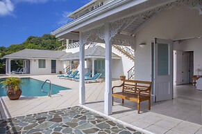 Zephyr Hill - 4 bedroom Villa with awe inspiring views 4 Villa by RedA