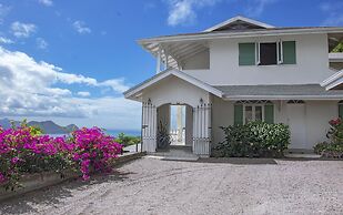 Zephyr Hill - 4 bedroom Villa with awe inspiring views 4 Villa by RedA