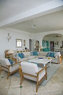 Zephyr Hill - 4 bedroom Villa with awe inspiring views 4 Villa by RedA