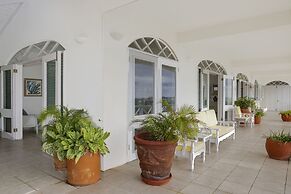 Zephyr Hill - 4 bedroom Villa with awe inspiring views 4 Villa by RedA
