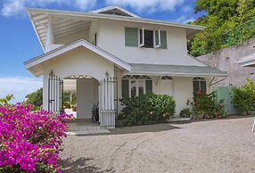 Zephyr Hill - 4 bedroom Villa with awe inspiring views 4 Villa by RedA