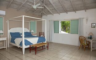 Zephyr Hill - 4 bedroom Villa with awe inspiring views 4 Villa by RedA