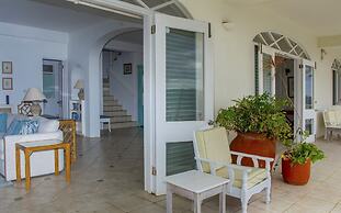 Zephyr Hill - 4 bedroom Villa with awe inspiring views 4 Villa by RedA