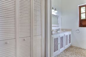 Tamarind Villa - Sprawling 7 bedroom villa 7 Villa by RedAwning