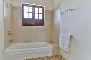 Tamarind Villa - Sprawling 7 bedroom villa 7 Villa by RedAwning