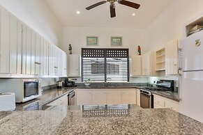 Tamarind Villa - Sprawling 7 bedroom villa 7 Villa by RedAwning