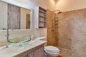 Tamarind Villa - Sprawling 7 bedroom villa 7 Villa by RedAwning