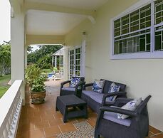 Beautiful 5-bed Villa With Views And Pool - Decaj 5 Bedroom Villa by R