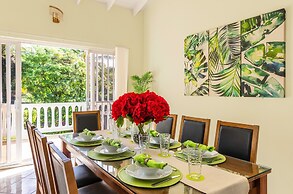 Beautiful 5-bed Villa With Views And Pool - Decaj 5 Bedroom Villa by R