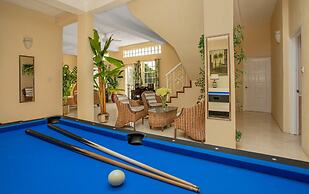 Beautiful 5-bed Villa With Views And Pool - Decaj 5 Bedroom Villa by R