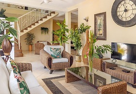 Beautiful 5-bed Villa With Views And Pool - Decaj 5 Bedroom Villa by R