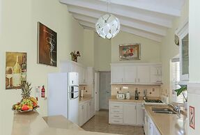 Beautiful 5-bed Villa With Views And Pool - Decaj 5 Bedroom Villa by R