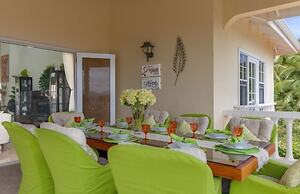 Beautiful 5-bed Villa With Views And Pool - Decaj 5 Bedroom Villa by R