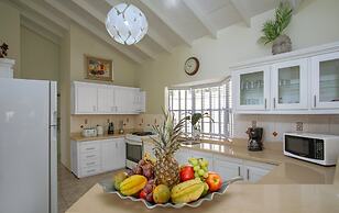 Beautiful 5-bed Villa With Views And Pool - Decaj 5 Bedroom Villa by R