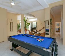 Beautiful 5-bed Villa With Views And Pool - Decaj 5 Bedroom Villa by R