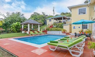 Beautiful 5-bed Villa With Views And Pool - Decaj 5 Bedroom Villa by R