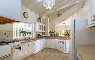 Beautiful 5-bed Villa With Views And Pool - Decaj 5 Bedroom Villa by R