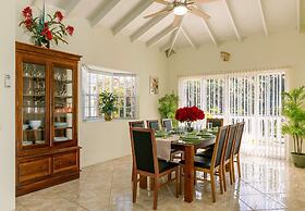 Beautiful 5-bed Villa With Views And Pool - Decaj 5 Bedroom Villa by R