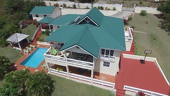 Beautiful 5-bed Villa With Views And Pool - Decaj 5 Bedroom Villa by R