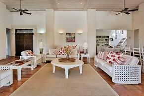 Sprawling three bedroom villa - Tamarind Villa 3 Villa by RedAwning