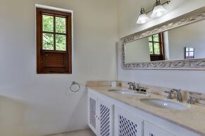 Sprawling three bedroom villa - Tamarind Villa 3 Villa by RedAwning