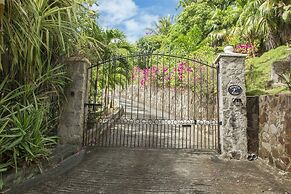 Zephyr Hill - 2 bedroom Villa with awe inspiring views 2 Villa by RedA