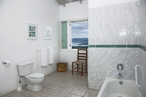 Zephyr Hill - 2 bedroom Villa with awe inspiring views 2 Villa by RedA