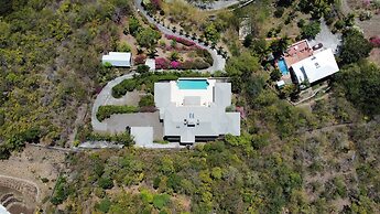 Zephyr Hill - 2 bedroom Villa with awe inspiring views 2 Villa by RedA