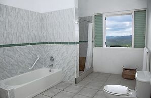 Zephyr Hill - 2 bedroom Villa with awe inspiring views 2 Villa by RedA