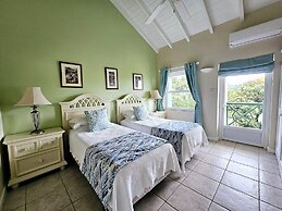 The Pelican #3 - Spacious 2 bedroom 2.5 bath waterfront townhome in th