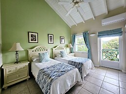 The Pelican #3 - Spacious 3 bedroom 2.5 bath waterfront townhome in th