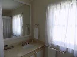 The Pelican #3 - Spacious 3 bedroom 2.5 bath waterfront townhome in th