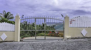 Newly Renovated 3-bed Spacious Family Home - Villa Decaj 3 Bedroom Hom